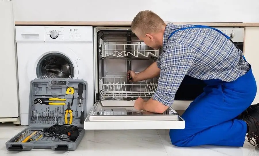 Bala Whirlpool servisi teknisyen ekibi beyaz eşya tamiri yaparken